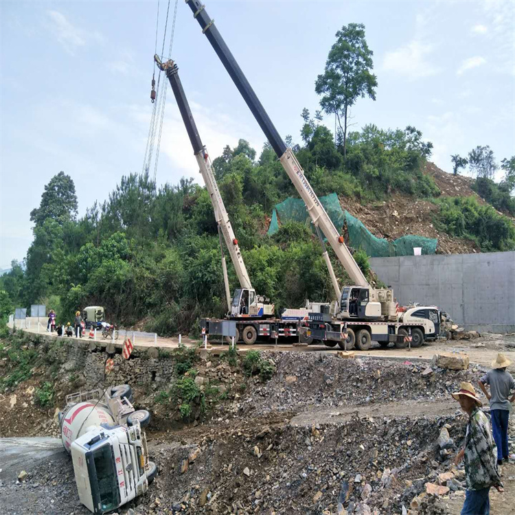 什运乡汽车掉沟里叫吊车救援要多少钱
